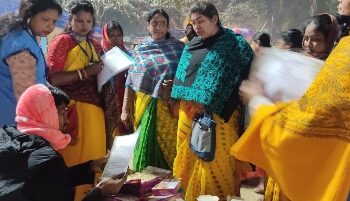 প্লাস্টিকের প্যাকেট ব্যবহারের ক্ষেত্রে মেলায় সক্রিয় ‘সুডা’র প্রতিনিধিরা