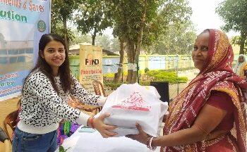 দুঃস্থদের মধ্যে শীতবস্ত্র বিতরণ করল মঙ্গলকোটের হিমঘর কর্তৃপক্ষ