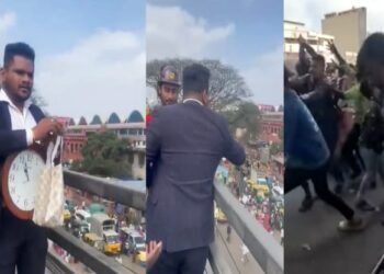 বেঙ্গালুরুর কেআর মার্কেট ফ্লাইওভার থেকে টাকার বৃষ্টি, যানজট