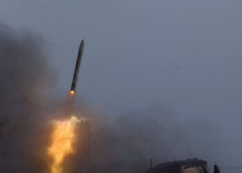 রুশ সেনা ঘাঁটিতে রকেট হামলা চালিয়ে ৪০০ সৈন্যকে হত্যার দাবি ইউক্রেনের