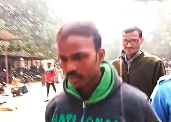 কাটোয়া আদালতের এজলাস থেকে পালানো আসামির আত্মসমর্পণ