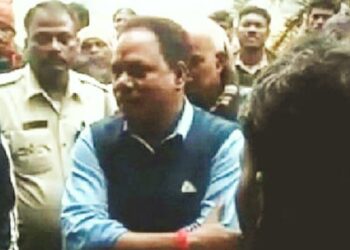 “সুরক্ষাকবচ” কর্মসূচীতে গ্রামবাসীদের বিক্ষোভের মুখে পড়লেন “দিদির দূত” বিদায়ক নেপাল ঘড়ুই