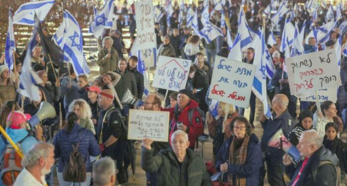 সদ্য ক্ষমতায় আসা সরকারের বিরুদ্ধে ব্যাপক বিক্ষোভ ইসরায়েলে
