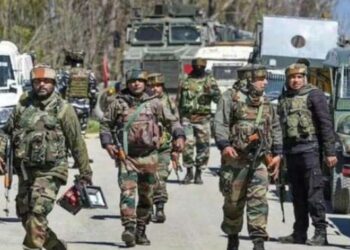 জম্মু-কাশ্মীরে নিরাপত্তা বাহিনী ও সন্ত্রাসবাদীদের মধ্যে গুলির লড়াই