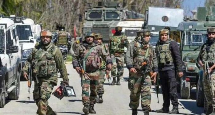 জম্মু-কাশ্মীরে নিরাপত্তা বাহিনী ও সন্ত্রাসবাদীদের মধ্যে গুলির লড়াই