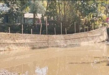 হিন্দু পরিবারের আভ্যন্তরীণ অশান্তির সুযোগে জমি দখল করে নিল বাংলাদেশের আওয়ামী লিগের ছাত্রনেতা ইব্রাহিম মিয়া