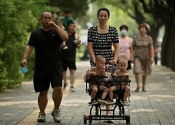 চীনে ব্যাপক হারে কমেছে জনসংখ্যা, নতুন বছরে বৃহৎ জনবহুল দেশের তকমা পেতে চলেছে ভারত