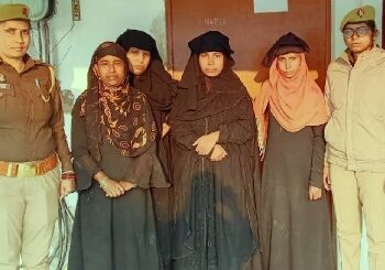 বোরখার আড়ালে কারাগারের বন্দিদের গাঁজা সরবরাহ, গ্রেফতার ৪ মহিলা