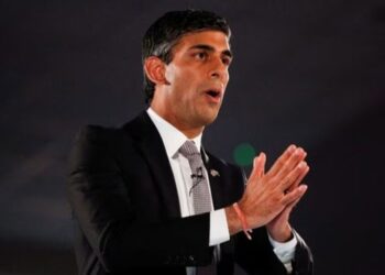 গাড়িতে সিটবেল্ট না বাঁধায় ব্রিটিশ প্রধানমন্ত্রীর জরিমানা