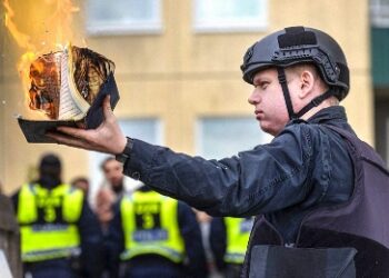 কোরান পোড়ানোর ঘটনায় সুইডেনের উপর বেজায় চটেছে মুসলিম দেশগুলি