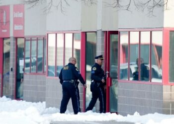 আমেরিকার আইওয়াতে বন্দুকবাজের হামলা, নিহত দুই পড়ুয়া, আহত শিক্ষক