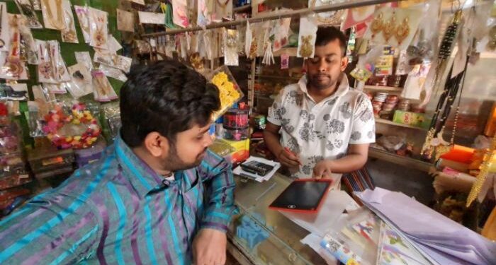 পাথরের স্লেট-চক অতীত, সরস্বতী পুজোয় সন্তানের হাতেখড়ি দিতে ডিজিটাল স্লেটই পছন্দ অবিভাবকদের