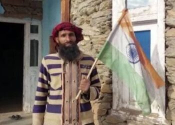 প্রজাতন্ত্র দিবসে নিজের বাড়িতে জাতীয় পতাকা উত্তোলন করল প্রাক্তন সন্ত্রাসবাদী