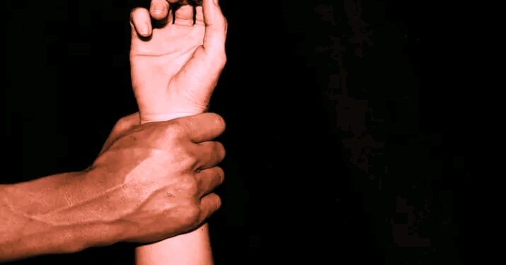 বিহারের পূর্ণিয়ায় যাত্রীবাহী বাসে ধর্ষণের চেষ্টা, জানালা দিয়ে লাফ দিয়ে গুরুতর আহত শিলিগুড়ির শিক্ষিকা