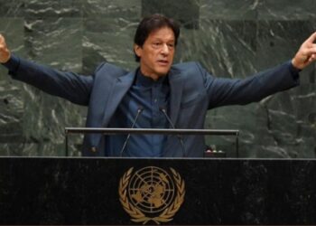 “আমায় মারার জন্য একটি সন্ত্রাসবাদী দলকে টাকা দিয়েছিলেন আসিফ আলী জারদারি”- ইমরান খান