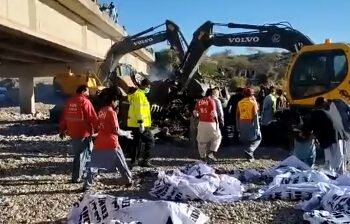 বেলুচিস্তানে যাত্রীবাহী বাস দূর্ঘটনায় ৩৯ যাত্রীর মৃত্যু, আহত বহু মানুষ