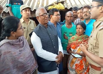 গোঘাটে হাতির হানায় মৃত খেতমজুরের স্ত্রীকে ৫ লক্ষ টাকা ক্ষতিপূরণ দিল বনদপ্তর