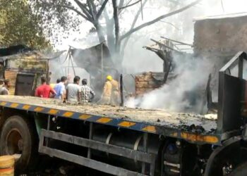 গার্ডেনরিচের সিএসসির পাওয়ার হাউসে আগুন, ভস্মীভূত ৪ দোকান,১০ ঝুপড়ি ও একটি লরি
