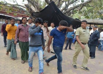 ট্যুরিস্ট বাসে ডাকাতির আগেই আগ্নেয়াস্ত্রসহ গ্রেফতার ৬ দুষ্কৃতী