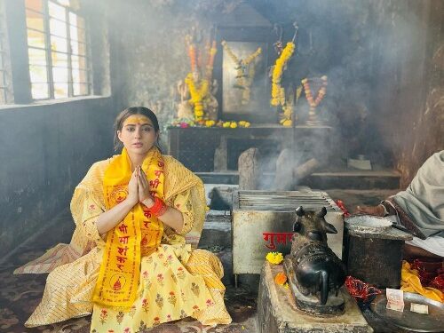 মহাশিবরাত্রি উপলক্ষে ভগবান মহাদেবের সামনে করজোড়ে সারা আলি খান, নিন্দায় সরব মুসলিম ভক্তকুল