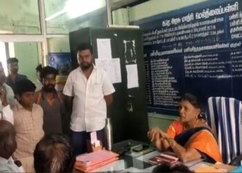 তামিলনাড়ুর সরকারী স্কুলের হিন্দু পড়ুয়াদের টিকা ও তাগা লাগাতে নিষেধ খ্রিস্টান ধর্মাবলম্বী অধ্যক্ষকের