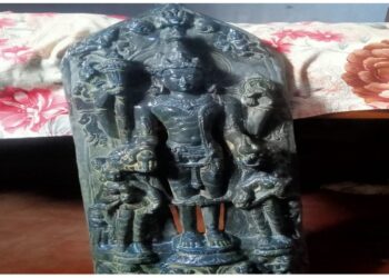 কেতুগ্রামে অজয়নদের চর থেকে প্রাচীন ত্রিবিক্রম বিষ্ণুমূর্তি উদ্ধার