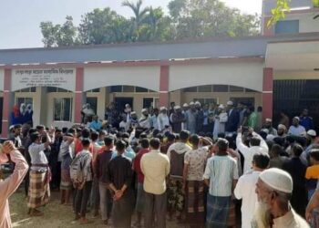 অষ্টম শ্রেণীর মুসলিম ছাত্রের কথা শুনে  ধর্মনিন্দার অভিযোগে বরখাস্ত বাংলাদেশের হিন্দু শিক্ষক