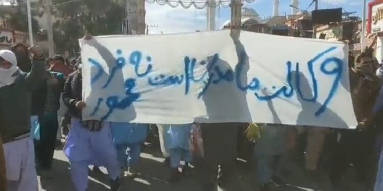 “খুনি খামেনির মৃত্যু, অভিশপ্ত খোমেনি, একনায়কের মৃত্যু !” -শ্লোগান উঠছে ইরানে