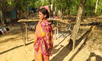 পূর্ব বর্ধমান জেলার আউশগ্রামের ভাল্কী-কুমীরখোলা গ্রামের বাসিন্দাদের অভাব নিত্যসঙ্গী