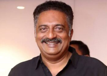 ‘পাঠান’ ছবি বয়কটকারীদের ‘কুকুর’ বললেন দক্ষিনি সিনেমার ভিলেন প্রকাশ রাজ