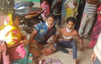 জমি নিয়ে বিবাদের জেরে দুই মুসলিম পরিবারের হানাহানি ভাতারে