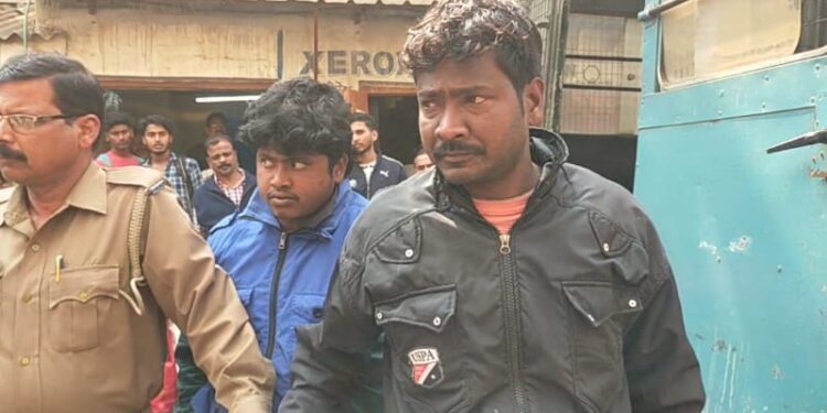 গোষ্ঠীদ্বন্দ্ব নাকি বালি ঘাটের কমিশন ? ধৃতদের জেরা করে  রায়নায় গুলি কাণ্ডের রহস্যভেদ করতে চাইছে পুলিশ