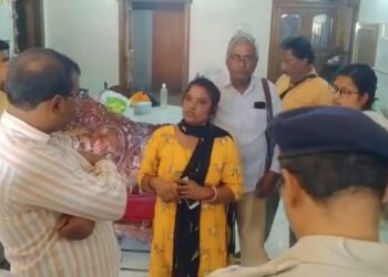 বর্ধমানে দরজা বন্ধ ঘর থেকে উদ্ধার বৃদ্ধা মা ও দুই মেয়ের মৃতদেহ