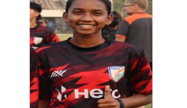 ভারতীয় দলের হয়ে ফুটবল চ্যাম্পিয়নশিপে খেলতে বিদেশে পাড়ি দিল বাংলাার আদিবাসী কন্যা