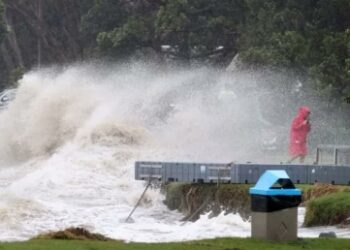 নিউজিল্যান্ডে ঘূর্ণিঝড় ‘গ্যাব্রিয়েল’-এর তান্ডব, বিদ্যুৎহীন বিস্তীর্ণ এলাকা