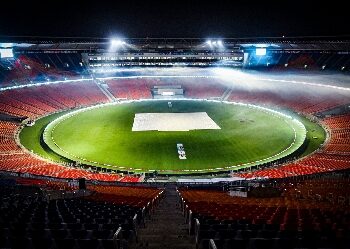 আহমেদাবাদে আটক ৪ কাশ্মীরি যুবক, জম্মু-কাশ্মীরে সাসপেন্ড ৪  পুলিশকর্মী