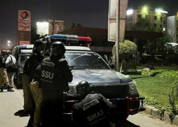 পাকিস্তানের করাচিতে পুলিশ সদর দফতরে জঙ্গি হামলা, নিহত ৪, আহত ১৯