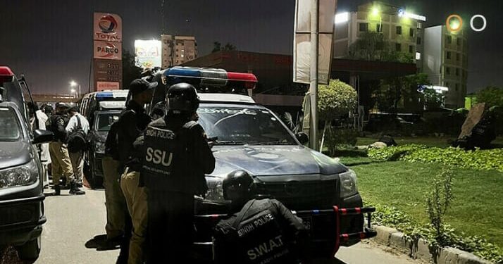 পাকিস্তানের করাচিতে পুলিশ সদর দফতরে জঙ্গি হামলা, নিহত ৪, আহত ১৯