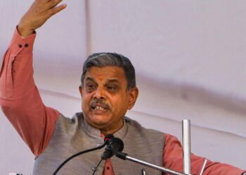 “গরুর মাংস খেতে বাধ্য হওয়া ব্যক্তিদের জন্য আমাদের দরজা খোলা আছে”- আরএসএস নেতা দত্তাত্রেয় হোসবালে