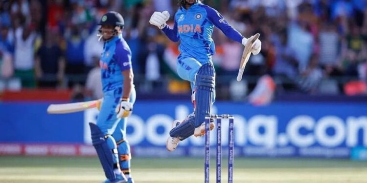 পাকিস্তানকে হারিয়ে নারী টি-টোয়েন্টি বিশ্বকাপের সূচনা করল ভারত