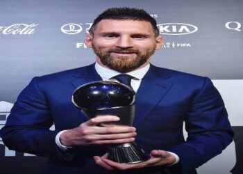 লিওনেল মেসিকে বর্ষসেরা খেলোয়াড় নির্বাচিত করল ফিফা
