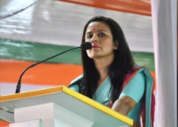 মুসলিমদের অত্যাচারে দু’দশক আগে বাংলাদেশ ছাড়তে বাধ্য হয়েছিলেন তৃণমূল সাংসদ মহুয়া মৈত্র – দাবি সোশ্যাল মিডিয়ায়