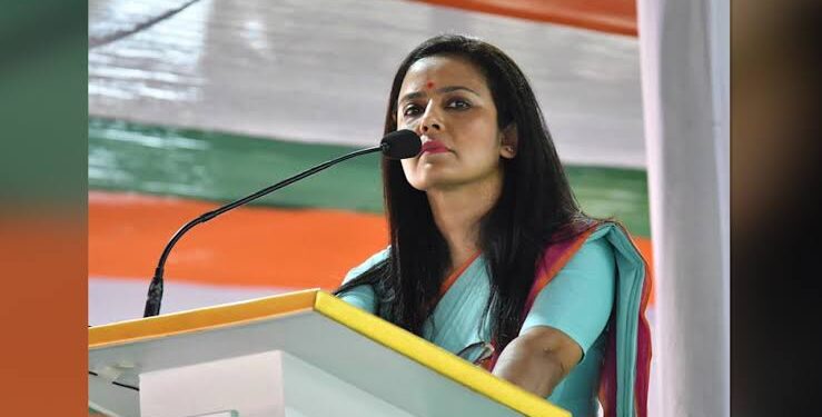 মুসলিমদের অত্যাচারে দু’দশক আগে বাংলাদেশ ছাড়তে বাধ্য হয়েছিলেন তৃণমূল সাংসদ মহুয়া মৈত্র – দাবি সোশ্যাল মিডিয়ায়