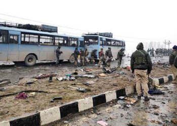 এই দিনেই পাকিস্থানের মদতপুষ্ট সন্ত্রাসবাদী সংগঠন জইশ-ই-মোহাম্মদ  আত্মঘাতী হামলায় শহীদ হয়েছিল ভারতের ৪০ জন বীর জওয়ান
