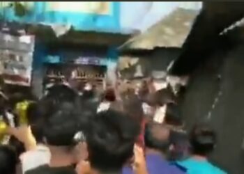 ধর্মনিন্দার অভিযোগে বাংলাদেশের হিন্দু স্কুল শিক্ষকের বাড়িতে জিহাদি হামলা