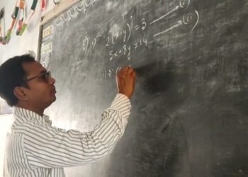 পূর্বস্থলীর স্কুলে শিক্ষকের অভাবে অঙ্কের ক্লাস নিচ্ছেন করনিক, পড়ুয়াদের ভবিষ্যৎ নিয়ে চিন্তিত অবিভাবকরা