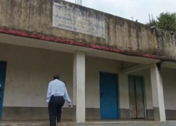 স্কুল থাকলেও নেই কোন পড়ুয়া, শিক্ষকরা আসেন যান আর মাইনে পান