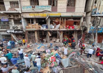ঢাকার বহুতলে বিস্ফোরণ, নিহত ১৫,  আহত শতাধিক