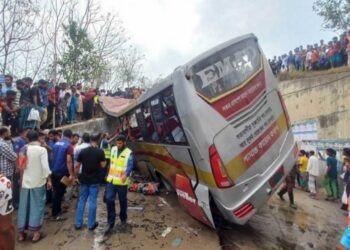 বাংলাদেশের মাদারীপুরে যাত্রীবাহী বাস দূর্ঘটনায় নিহত ১৭, আহত ৩০