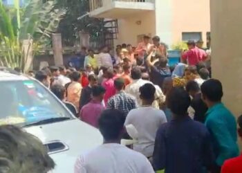 তৃণমূল কংগ্রেসের সংখ্যালঘু সেলের কর্মসূচীতে টিফিনের প্যাকেট নিয়ে হাতাহাতি